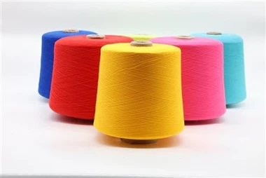 Polyester stapelgaren
